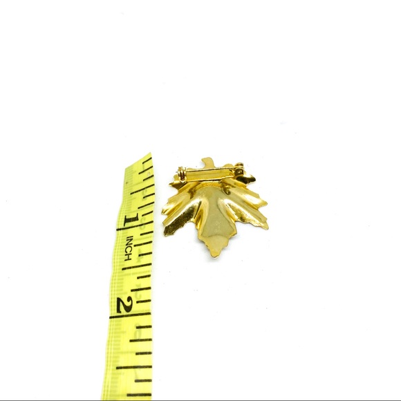Vintage Gold Maple Leaf Brooch Pin - Picture 6 of 6